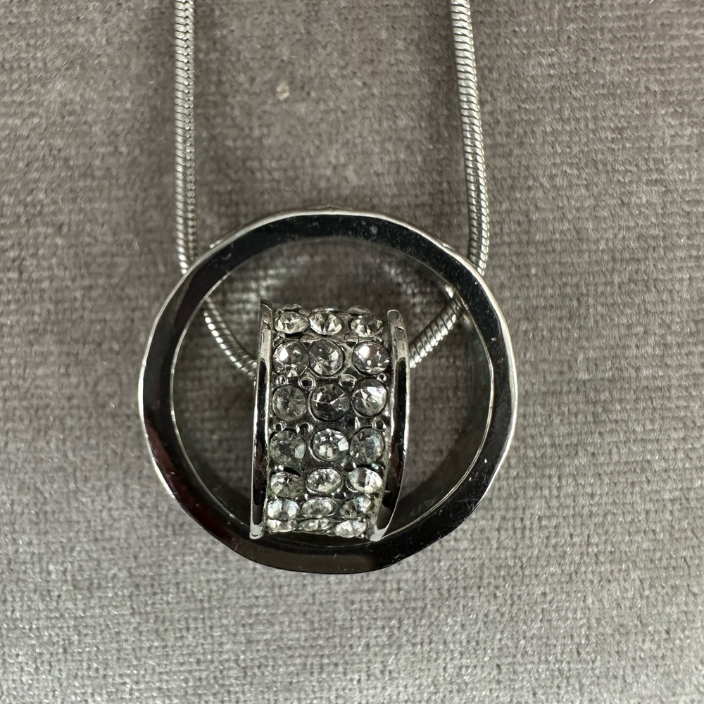 🌟 reduced! Silver plated heart and circle crystal pendant necklace